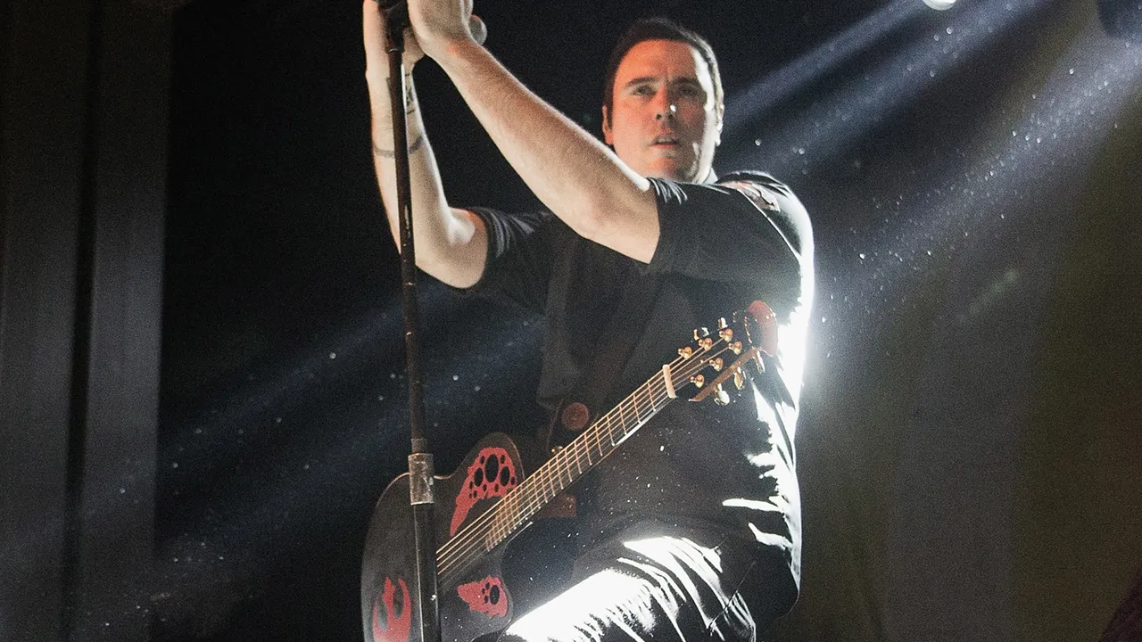 Breaking Benjamin Solisti Konser Sırasında Fallout 4 Tartışmasına Girdi — Oyun Haberleri haberi kapak görseli
