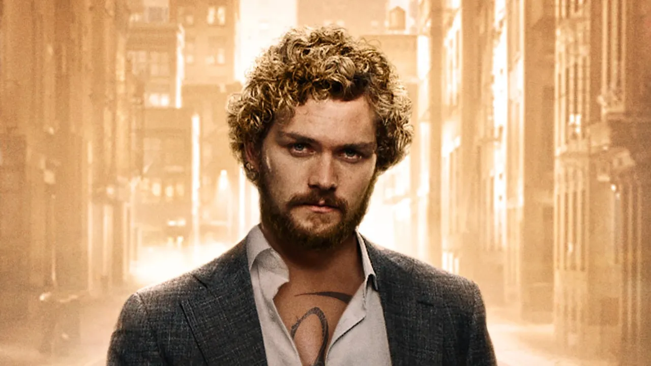 Finn Jones, Iron Fist Karakterinin Dönüşünü Harika Bir Hediye Olarak Değerlendirdi — Oyun Haberleri kapak görseli
